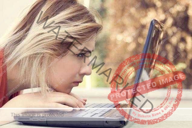 Young woman hands on laptop keyboard مجلات علمی و پژوهشی رشته گیاه پزشکی | مجلات علمی و ترویجی گیاه پزشکی